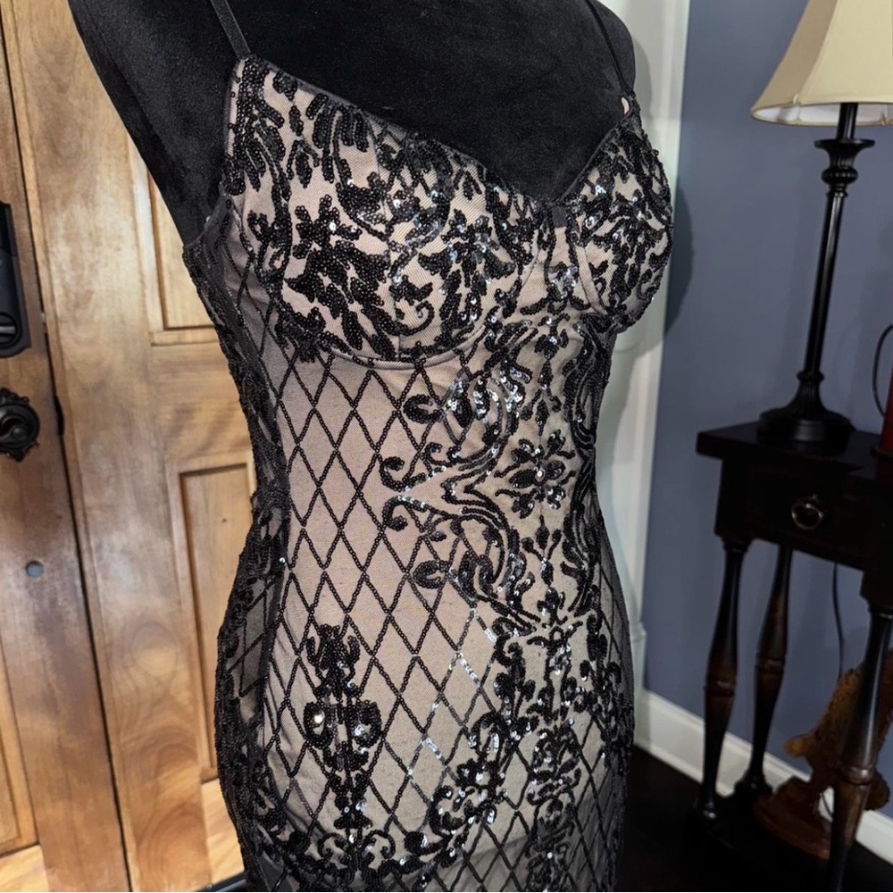Lulu’s Elegant Black Lace Dress Size M